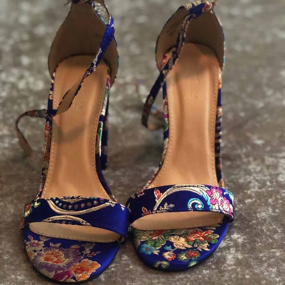 Worn once to an event. Comfortable block heel